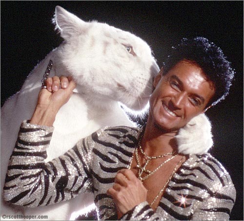 Photo of Roy Horn and White Tiger